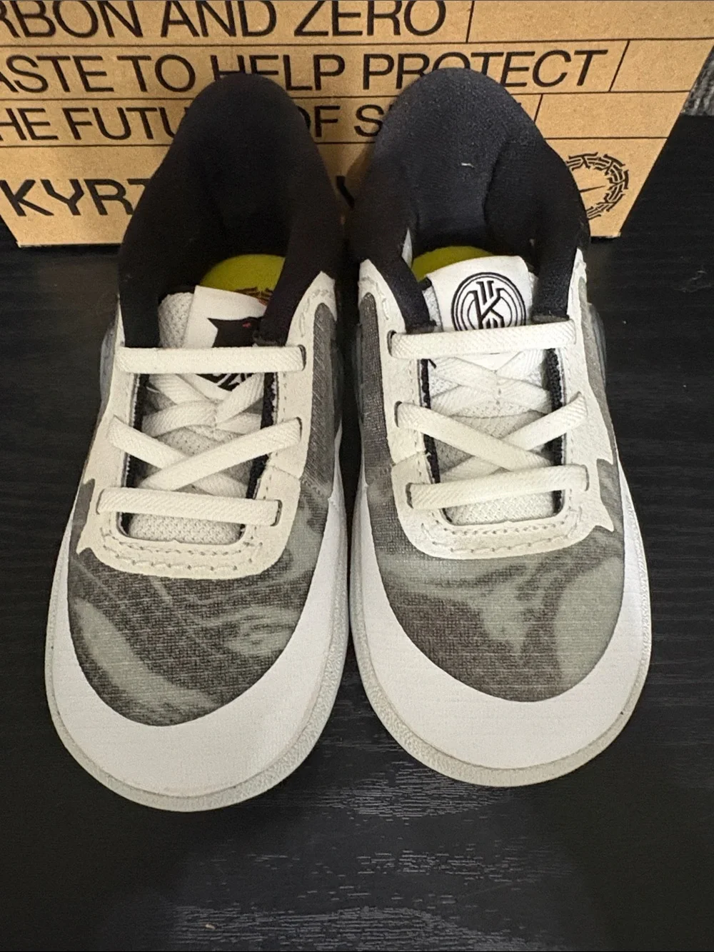 Nike Toddler White, Black & Red Performance Sneakers Size 8